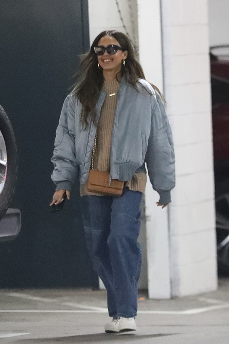 ‘Karı koca değil ev arkadaşı gibiyiz’ demişti… Ayrılık haberlerinden sonra yüzünde güller açıyor