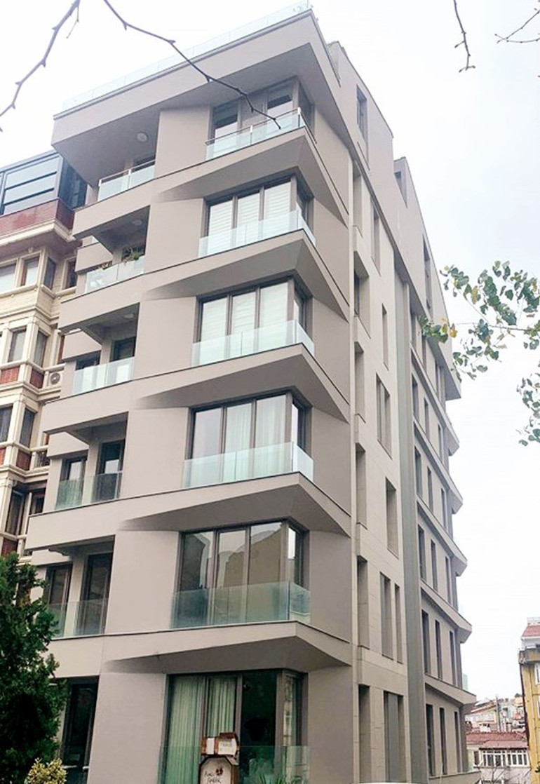 ‘Mütevazı’ geliriyle 3.5 milyon dolarlık ev aldı