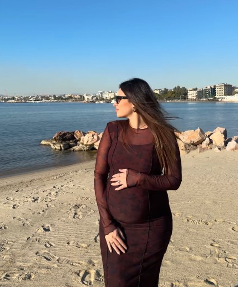 Sessiz sedasız evlenmişti... Şimdi doğum için gün sayıyor