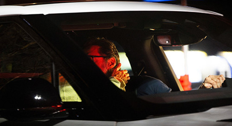 Aylarca insan içine bile çıkamamışlardı...  Ünlü aşıklar dudak dudağa