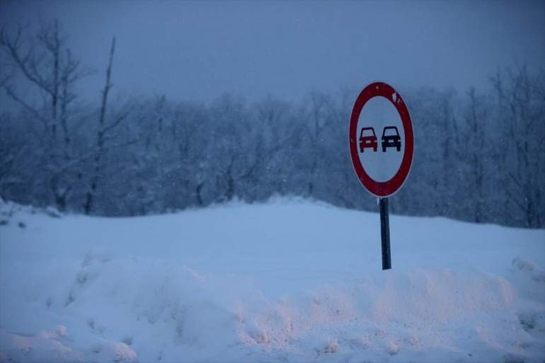 Balkanlardan gelen kar İstanbula ilerliyor Bölgede kartpostallık manzaralar ortaya çıktı