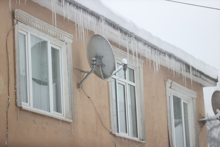 Balkanlardan gelen kar İstanbula ilerliyor Bölgede kartpostallık manzaralar ortaya çıktı