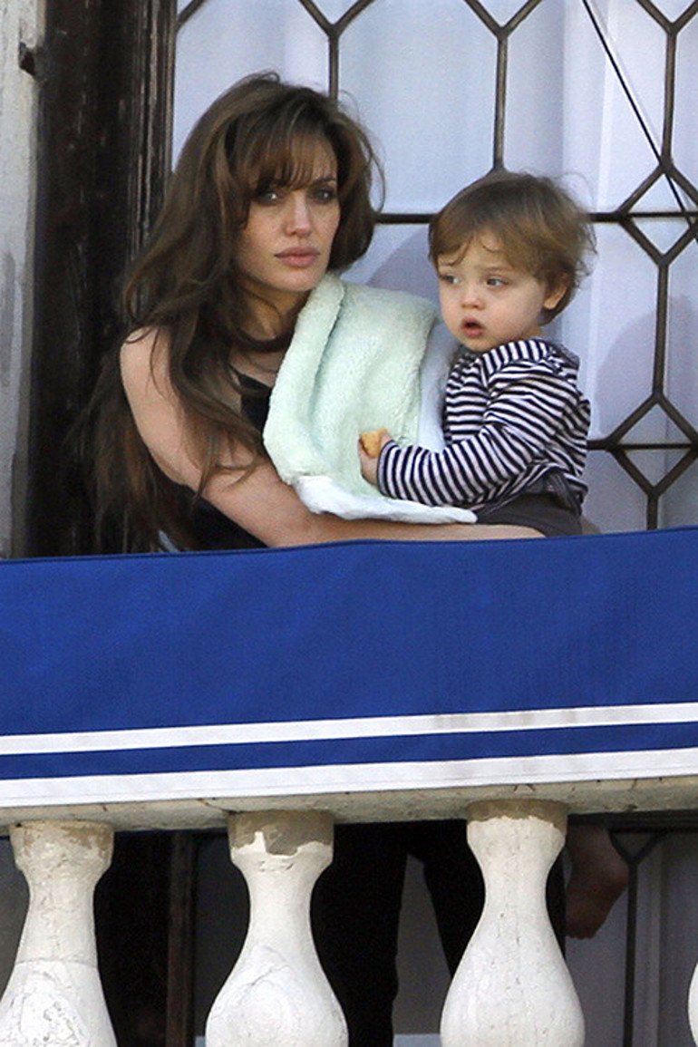 Annesi çok güzel, babası çok yakışıklı... O da büyüyünce çok canlar yakacak