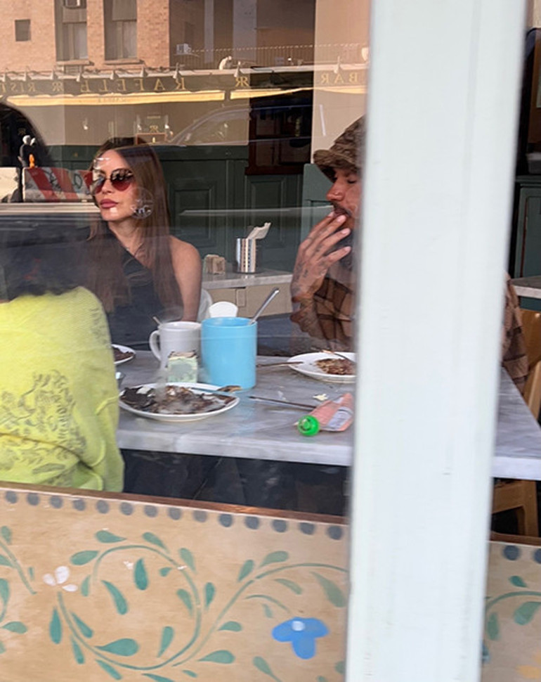 Yeni yıldan aşk dilemişti… Elini çabuk tutmuş: Ocak ayı bitmeden dedikodular başladı