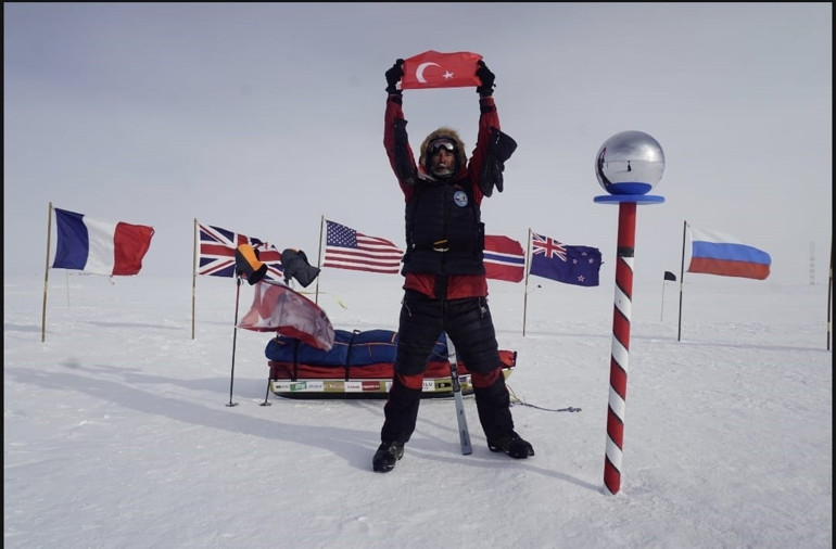 Demir adam Güney Kutbuna ulaşan ilk Türk olarak tarihe geçti