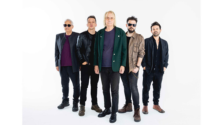 Duman, Yılın İlk İstanbul Konseriyle Sahnede