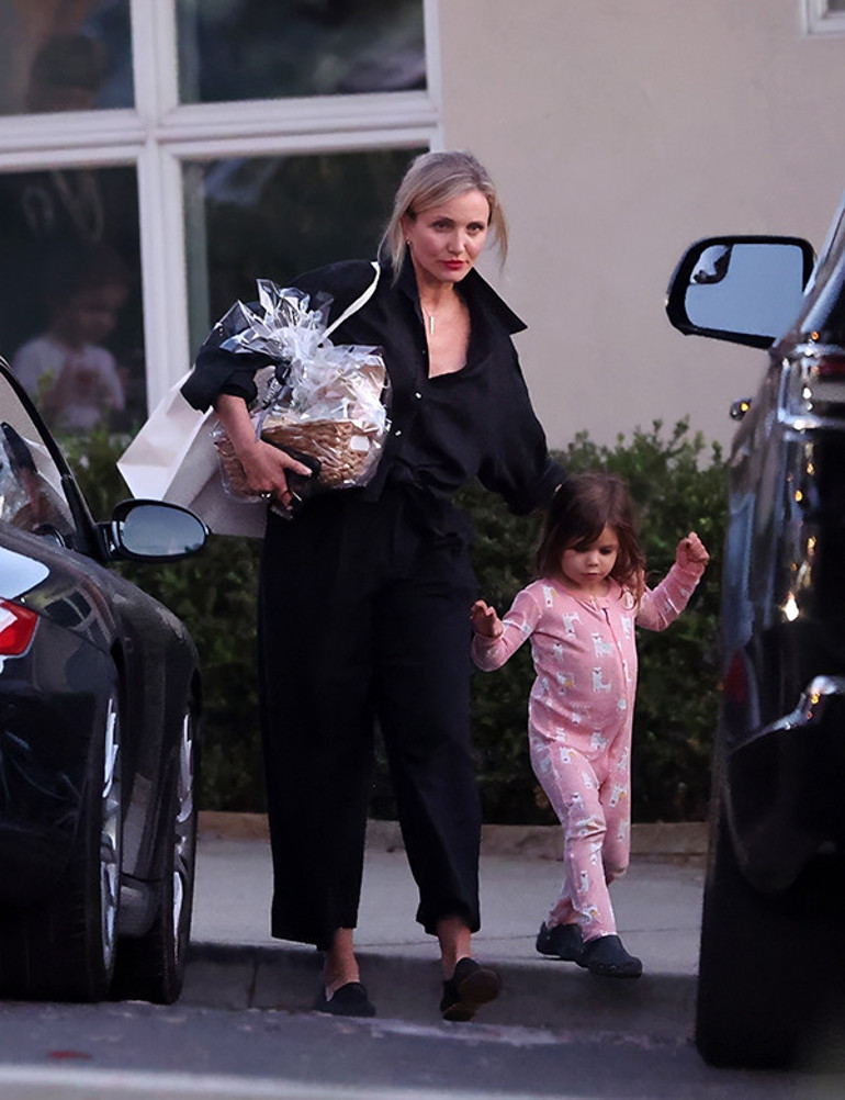 ‘Artık uyanınca yüzümü bile yıkamıyorum’ demişti… Ailesi uğruna bıraktığı oyunculuğa böyle geri döndü