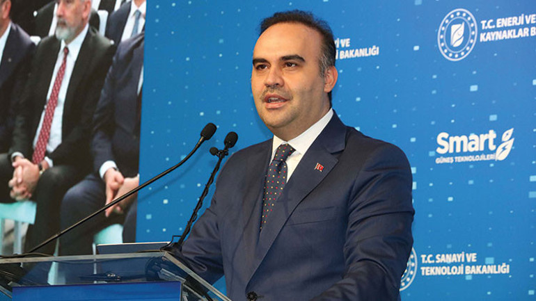 Bakan Kacır ve Bakan Bayraktar, İzmirde tesis açılışına katıldı