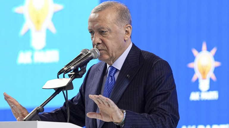 Cumhurbaşkanı Erdoğandan CHP lideri Özele: Bu işleri bırakın, gidin kart oyunu oynayın