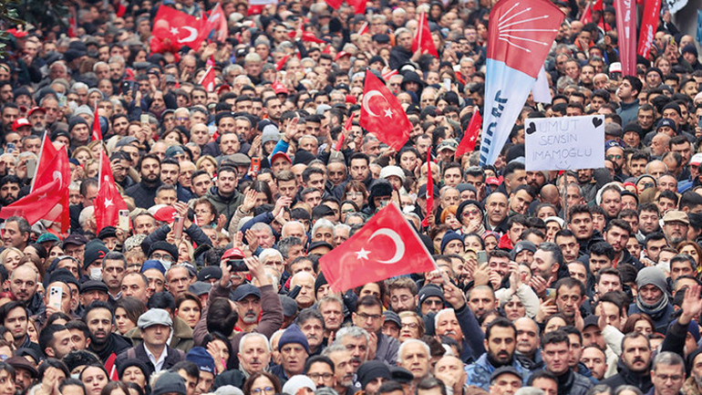 Sertlik CHP’ye yarar mı