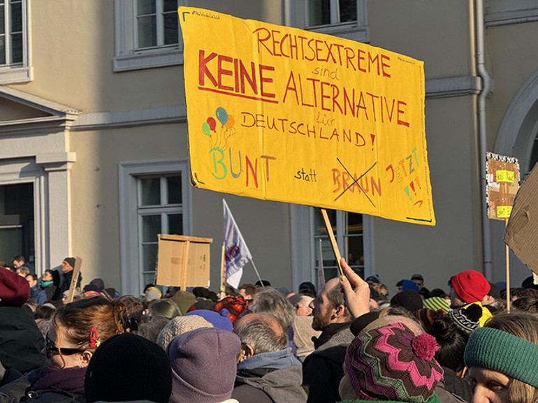 Göçmen biletine protesto