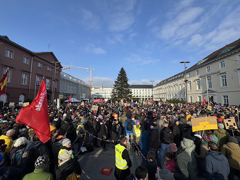 Göçmen biletine protesto