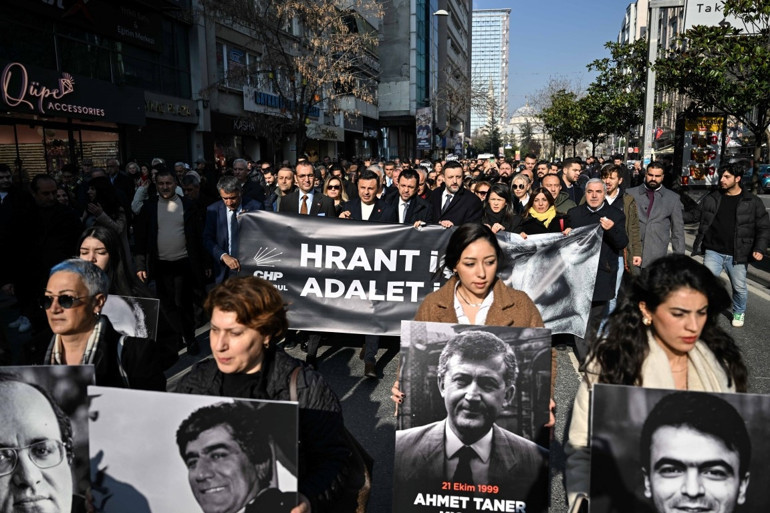 Hrant Dink, Agos Gazetesi önünde anıldı