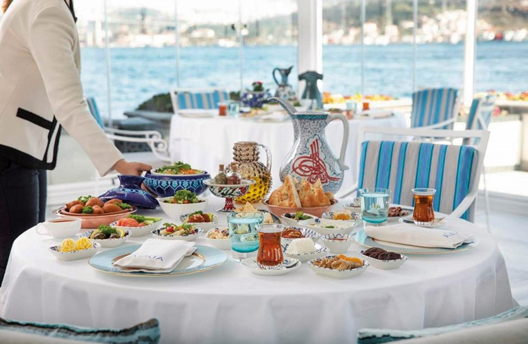 Boğazda brunch yarışı