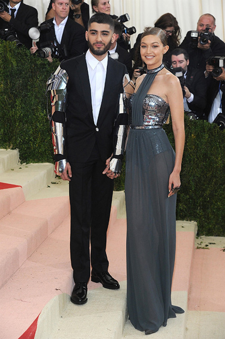 Yağmurlu bir günde aşklarını ilan etmişlerdi... Daha evlenmeden dört kişilik bir aile oldular