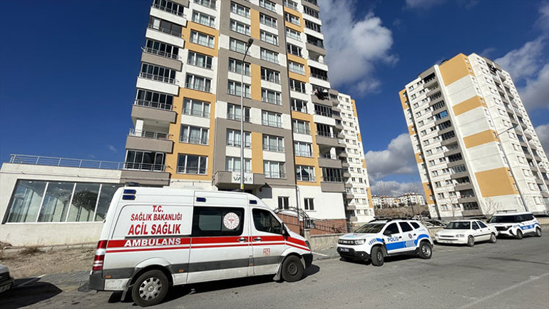 7 yaşındaki oğlunu vurdu Kendini eve kilitledi... Bölgeye özel harekat polisleri sevk edildi