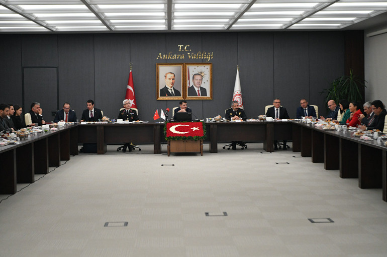 Vali Şahin sahipsiz sokak hayvanları konusunda net konuştu: Artık eylem zamanı