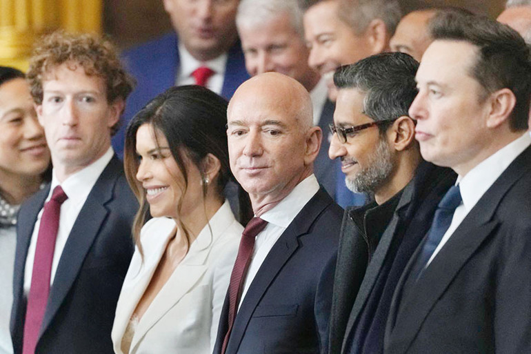 Trump resmen ABD Başkanı: ‘Öfkeli dünyaya birlik getireceğiz’