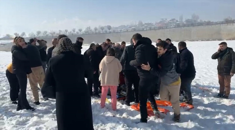 Hakkaride köpek saldırısında hayatını kaybeden Eslem Tekerin babası: Canımızdan can gitti