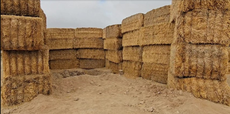 Saman balyaları ile kamufle etmiş... Şaşkına çeviren görüntü: Tam 36 metre uzunluğunda