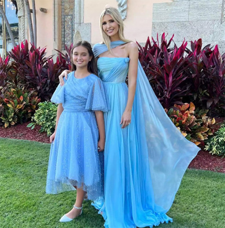 Her zamanki gibi tek rakibi üvey annesi... Sanki gelin oluyormuş gibi