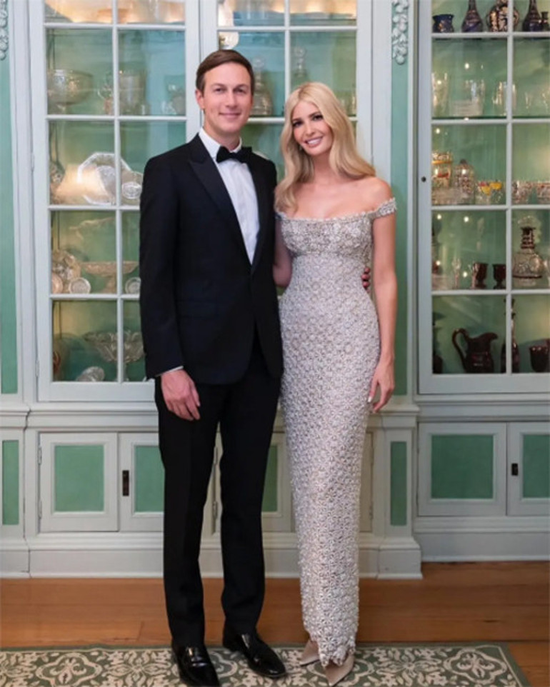 Her zamanki gibi tek rakibi üvey annesi... Sanki gelin oluyormuş gibi