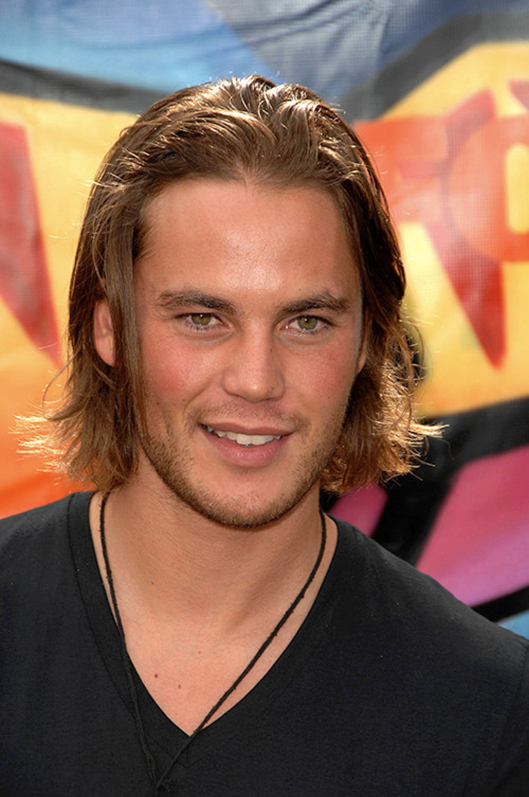 Ünlü oyuncu bir bavulla yollara düşmüştü... Başını sokacak evi bile yoktu...  Metroyu kendine yuva bildi