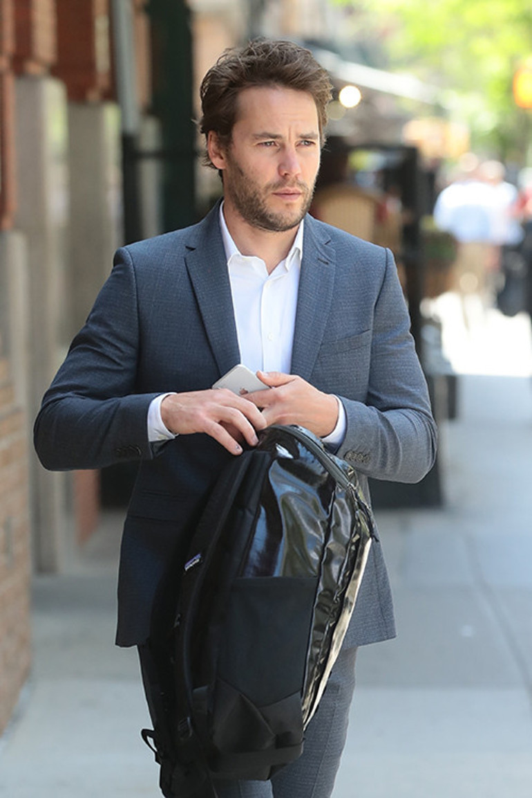 Ünlü oyuncu bir bavulla yollara düşmüştü... Başını sokacak evi bile yoktu...  Metroyu kendine yuva bildi