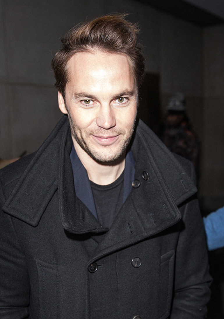 Ünlü oyuncu bir bavulla yollara düşmüştü... Başını sokacak evi bile yoktu...  Metroyu kendine yuva bildi