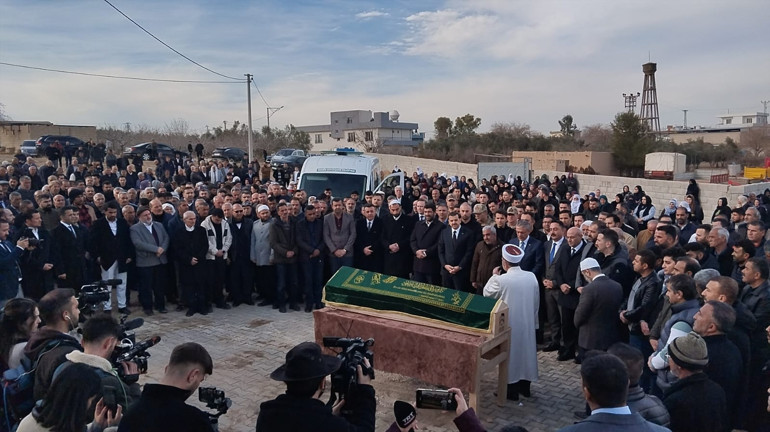 Yangın faciasında hayatını kaybeden Dilara Ermanoğluna acı veda Acılı baba: Oraya gidene kadar çocuk aşağı atlamıştı