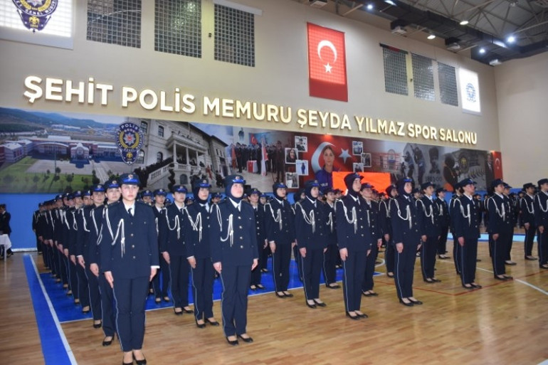 Şehit polis memuru Şeyda Yılmazın ismi mesleğe ilk adım attığı yere verildi... Eşi gözyaşlarına hakim olamadı