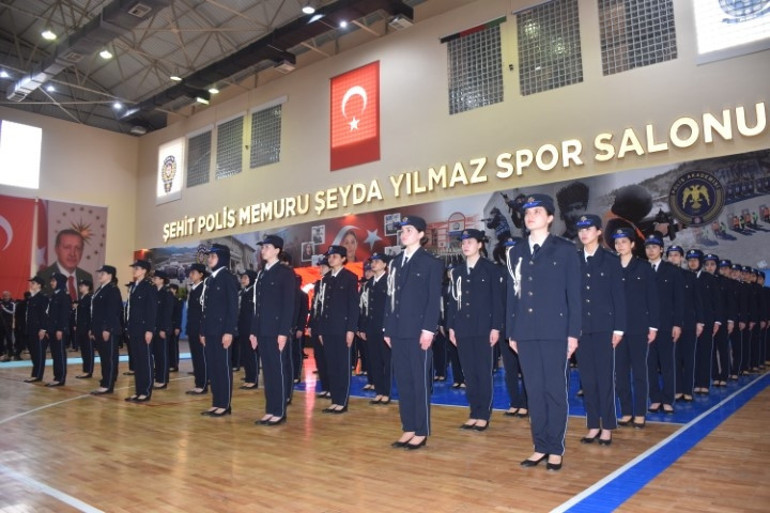Şehit polis memuru Şeyda Yılmazın ismi mesleğe ilk adım attığı yere verildi... Eşi gözyaşlarına hakim olamadı