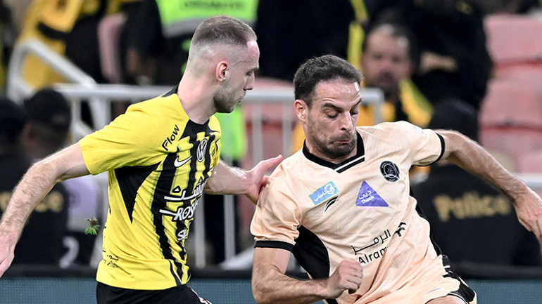 Al-Shabab, Al-Ittihad deplasmanından eli boş döndü Fatih Terim hakemlere veryansın etti...