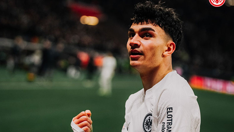 İngilterede gündem Altay Bayındır: Onanadan daha iyi kaleci | Can Uzun attığı golle tarihe geçti.