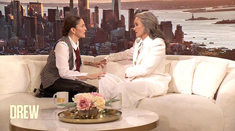 Herkes ne güzel yaşlandığını konuşuyor... Yıllardır bir hastalığı varmış... Çok şükür dizlerim ağrımıyor