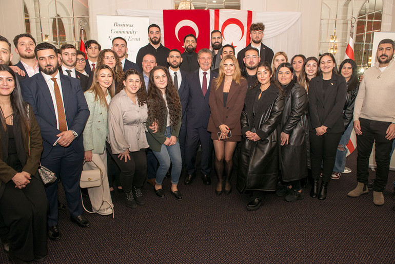 KKTC Başbakanı Ünal Üstel, Londralı Kıbrıslı Türklerle buluştu