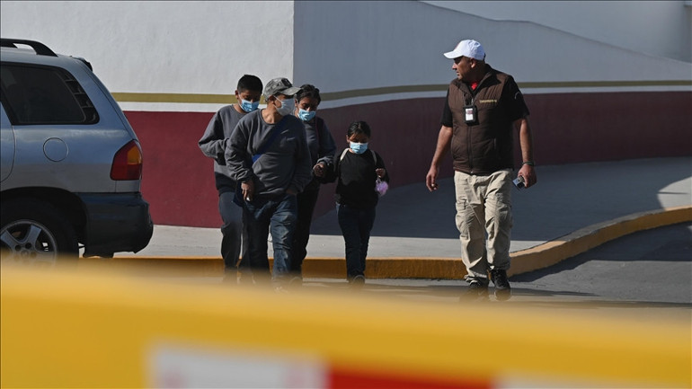 Trumpın sınır dışı operasyonu başladı: Yüzlerce göçmen gözaltına alındı Meksika alarmda, ABD: Binlerce asker daha gönderebiliriz