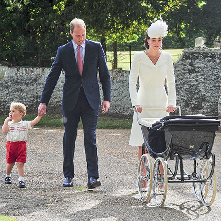 İstese kocası ona fabrikasını satın alır... Boynundaki şal büyük oğlundan bile daha yaşlı