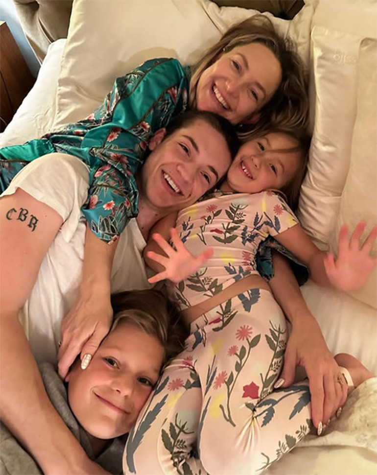 Üç sevgiliden üç çocuk doğurmuştu... Küçük kızı artık arkadaşı gibi