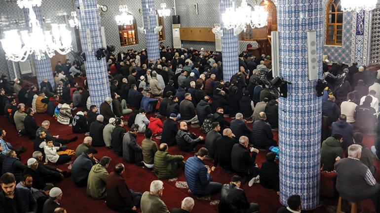 Tüm yurtta Miraç Kandili dualarla idrak edildi