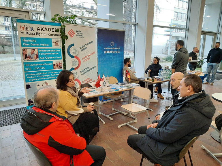 Münih’te açıköğretim orta ve lise sınavlarına yoğun ilgi
