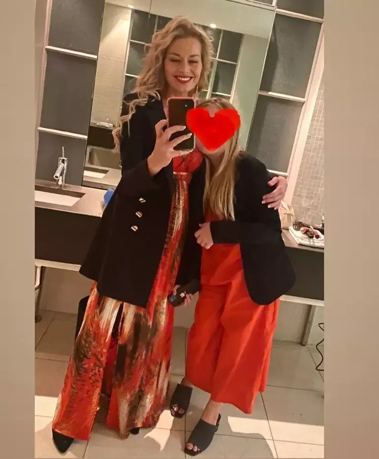 Ünlü oyuncu 45 yaşında yedinci çocuğuna hamile