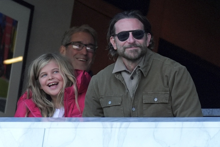 Geç alıştığı babalık en büyük mutluluğu oldu… Küçük kızından bir an olsun ayrılmıyor