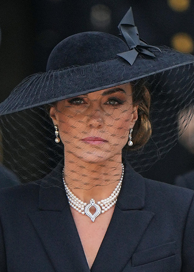 Son anda ortaya çıktı... Yine gözyaşlarını takıp takıştırdı