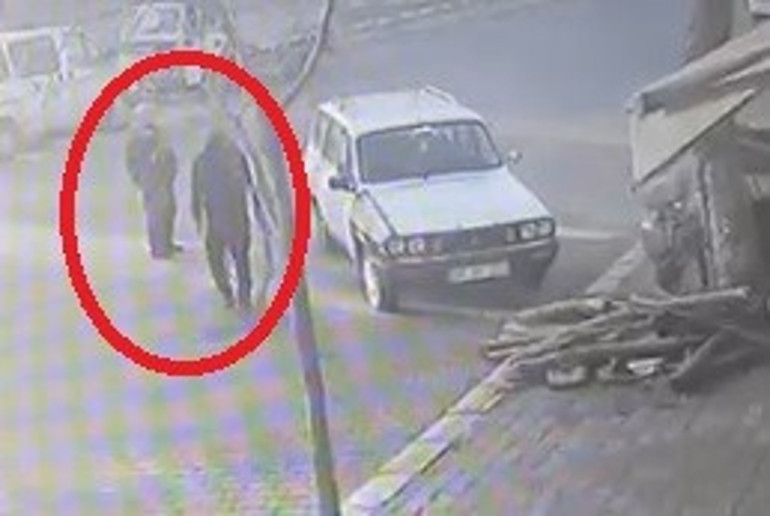 Odunla ağabeyini döverek öldürdü Dehşet anı kamerada