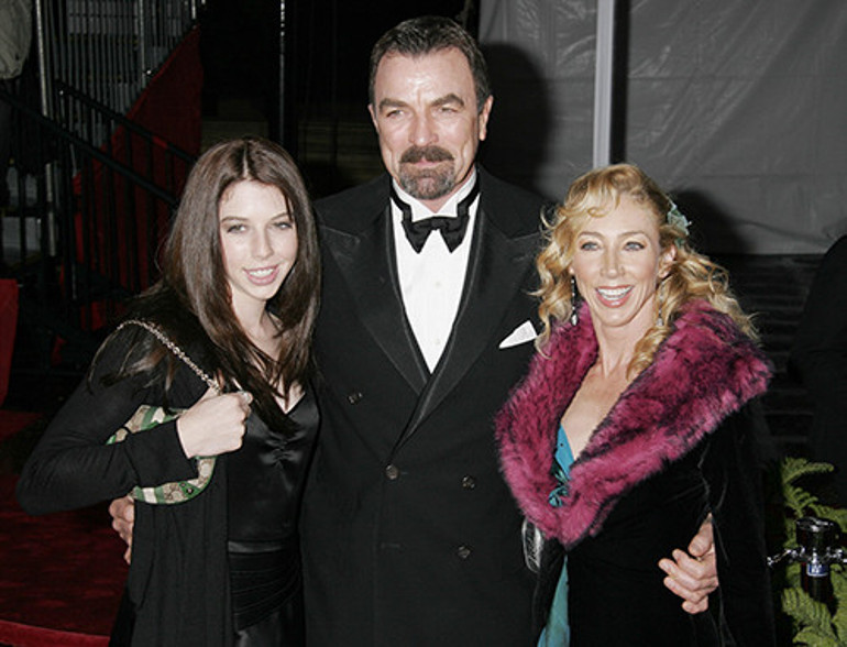 Bıyıkları ve örgü yeleğiyle ünlü olmuştu: Yılların oyuncusu yeni yaşına boynu bükük giriyor... O artık mecburen emekli