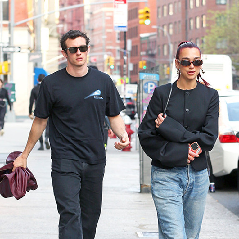 Sanki evlenmeden balayına çıktılar... Hiç beklemeden sevgilisine koştu... Ünlü aşıklar baharda kuşlar gibi