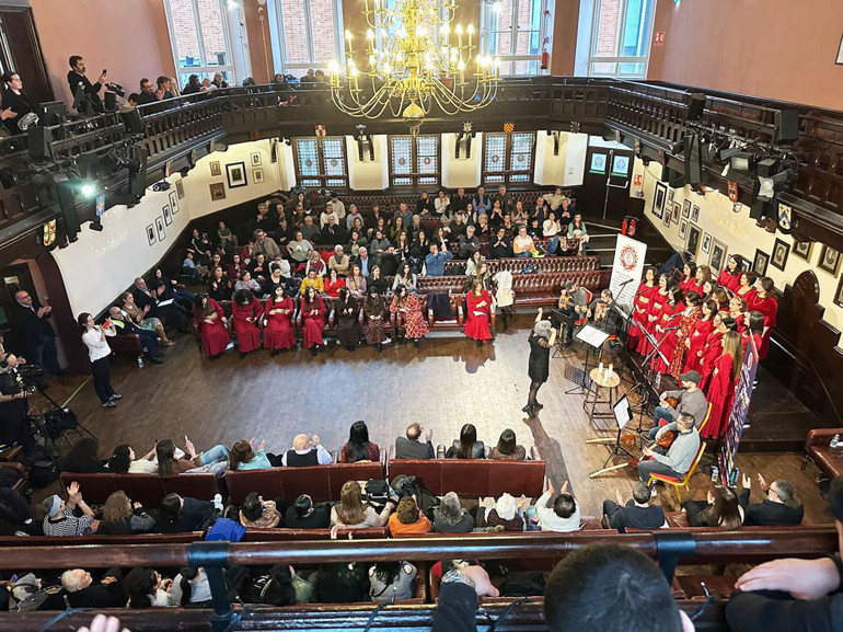 ‘Bahar Kadın Korosu’, Cambridge’te büyüledi