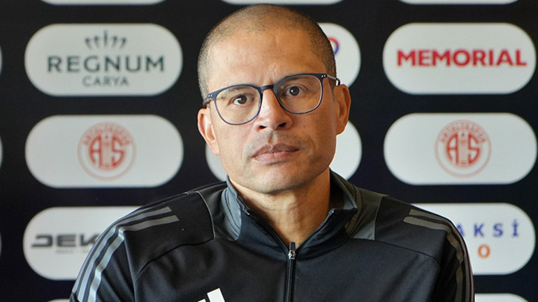 Alex de Souza, Antalyaspora sert sözler Bir daha maaş alamadık  futbolcu istedim biri alındı