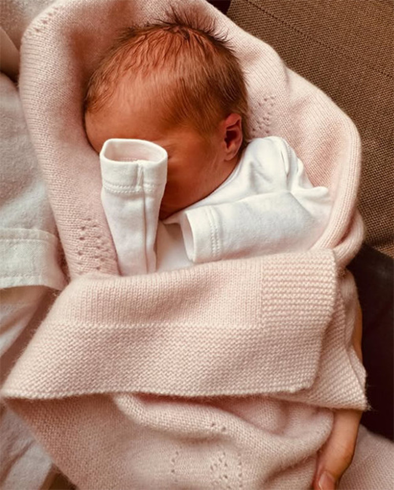 Beş yıl önce sessiz sedasız evlenmişlerdi: Ünlü çifte yeni bebek geldi... İki öz bir üvey, şimdi oldu üç çocuk